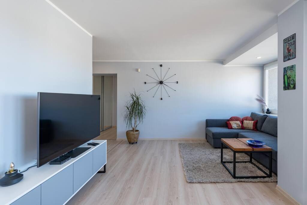 Central 2 Bd Apartment By Hostlovers Κάουνας Εξωτερικό φωτογραφία